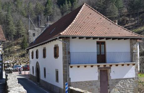 Alojamientos Rurales Apezarena Izalzu Esterno foto
